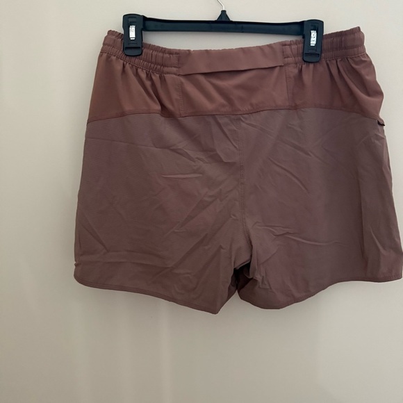Vuori Men’s Course Run Shorts in Terracotta Dusty Red Drawstring - Picture 7 of 14